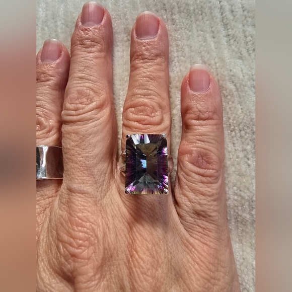 Jewelry - Stunning Mystic Topaz